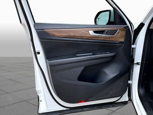 Used 2024 Volkswagen Atlas SE FWD image 20