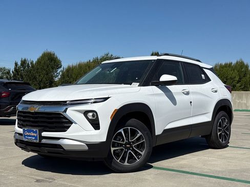 New 2026 Chevrolet TrailBlazer LT w/ Driver Confidence Package FWD image 2