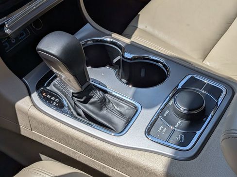 Certified 2020 Jeep Grand Cherokee Limited AWD/4WD image 18