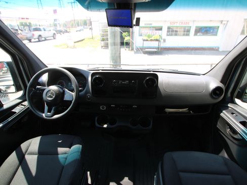 Used 2019 Mercedes-Benz Sprinter 170 image 13
