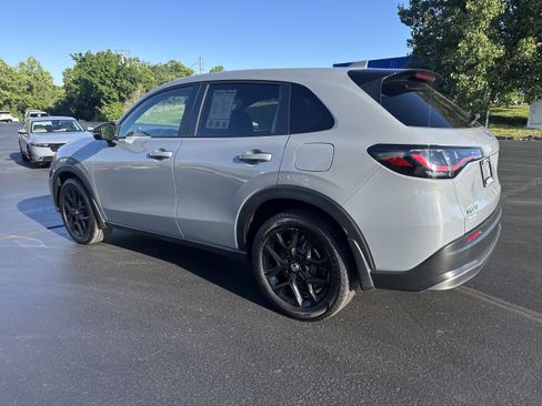 Used 2024 Honda HR-V Sport image 3