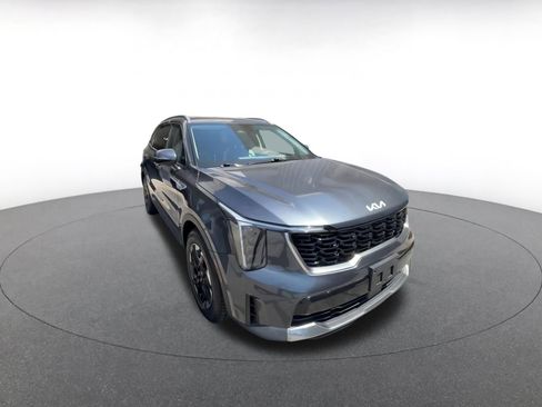 Used 2024 Kia Sorento S FWD image 2