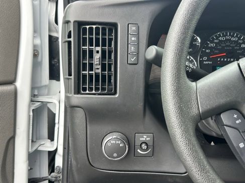 Used 2025 GMC Savana 2500 Work Van w/ Driver Convenience Package image 18