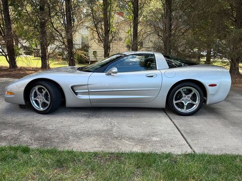 Used 2004 Chevrolet Corvette Coupe w/ Preferred Equipment Group image 4