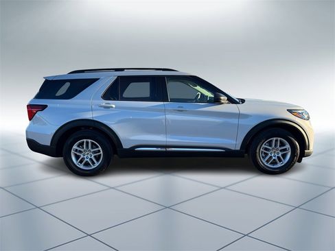 New 2025 Ford Explorer Active w/ Active Comfort Package image 3