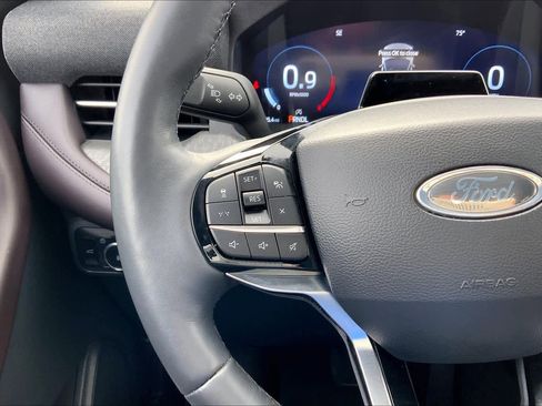 Certified 2025 Ford Explorer Platinum image 23