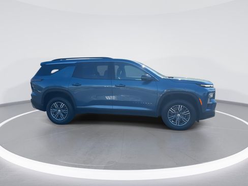 Used 2025 Chevrolet Traverse LT image 10