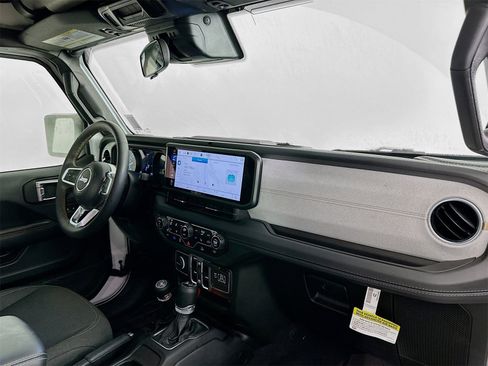 Used 2024 Jeep Wrangler Unlimited Sahara image 24