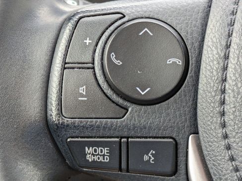 Used 2018 Toyota RAV4 Limited FWD image 25