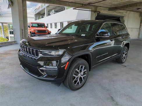 New 2025 Jeep Grand Cherokee Limited image 9