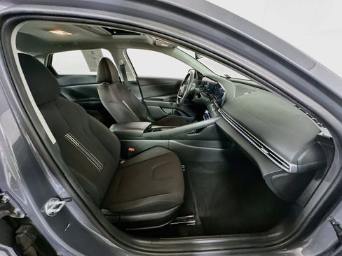 Used 2025 Hyundai Elantra SEL FWD image 33