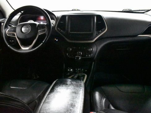 Used 2017 Jeep Cherokee Limited image 18