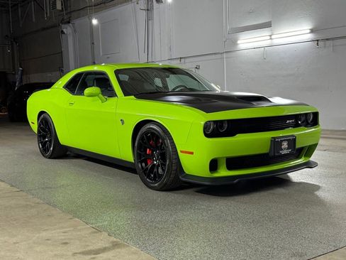 Used 2015 Dodge Challenger SRT Hellcat RWD image 3