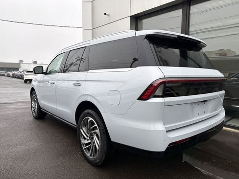 New 2025 Lincoln Navigator Reserve image 2