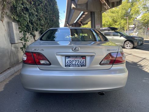 Used 2004 Lexus ES 330 w/ Premium Pkg FWD image 14