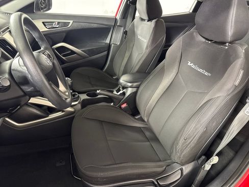 Used 2013 Hyundai Veloster FWD image 11