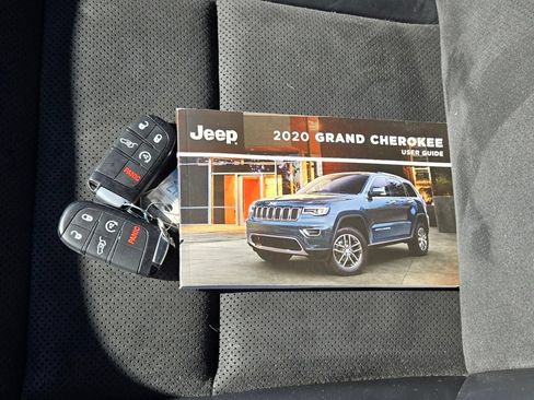 Used 2020 Jeep Grand Cherokee Altitude AWD/4WD image 12