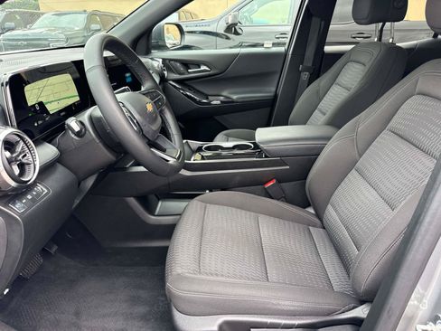 Used 2025 Chevrolet Equinox LT AWD/4WD image 13