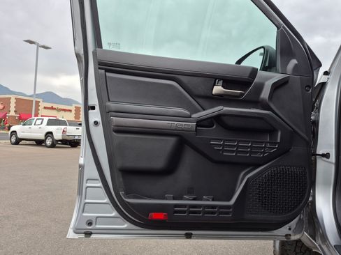 Used 2025 Toyota Tacoma TRD Off-Road AWD/4WD image 15