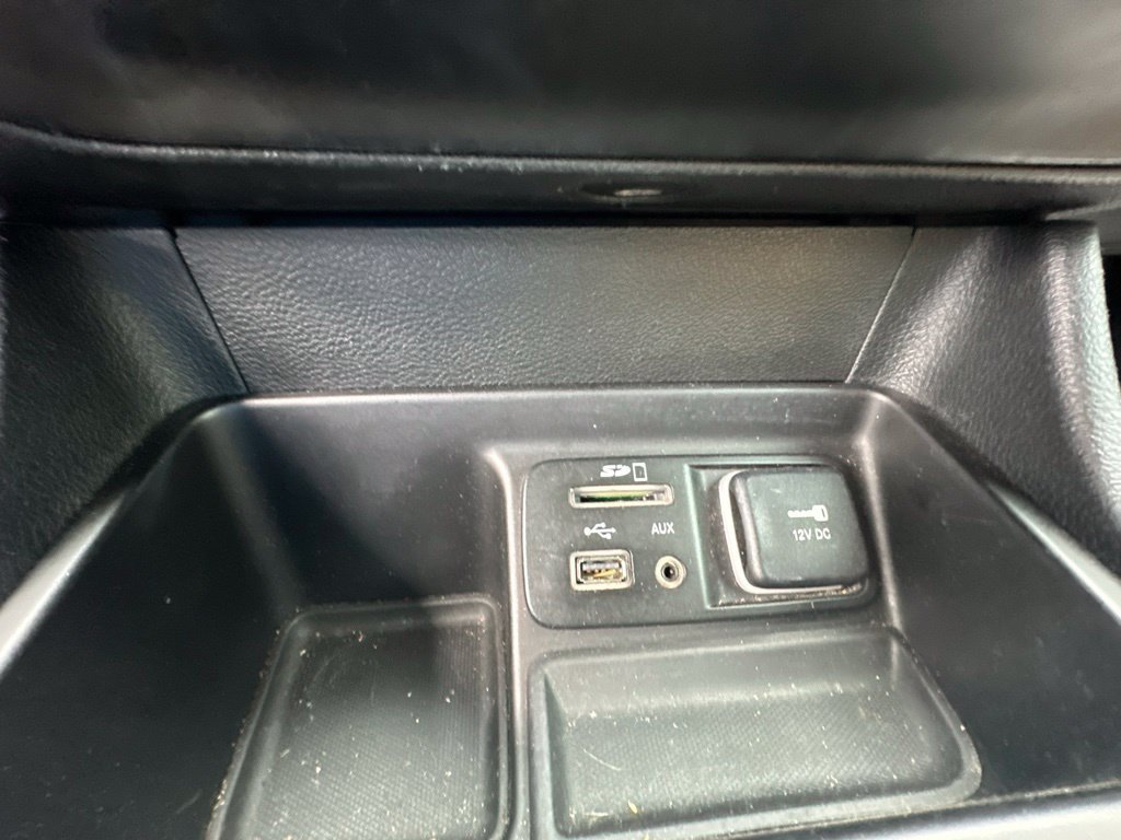 Used 2017 Jeep Cherokee Limited w/ Luxury Group FWD image 7