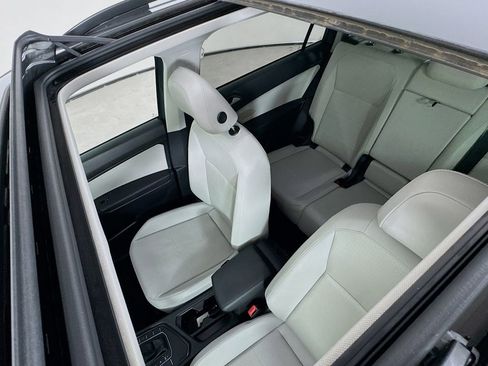 Used 2019 Volkswagen Tiguan SE w/ Panoramic Sunroof Package FWD image 28