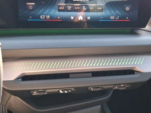 Used 2025 BMW 228i xDrive w/ Premium Package AWD/4WD image 17