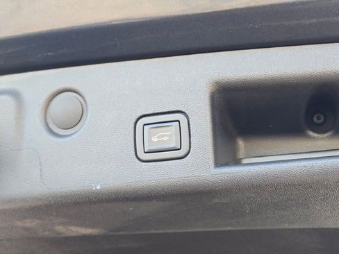 Used 2022 Chevrolet Equinox LT image 12