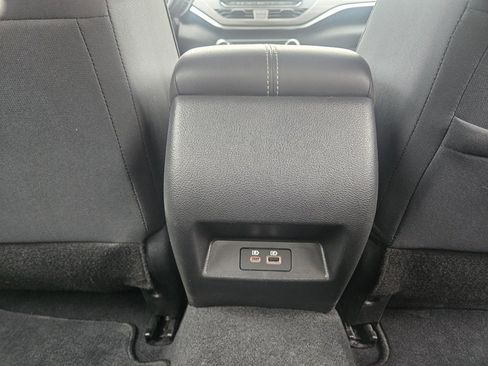 Used 2025 Nissan Altima 2.5 SV image 16