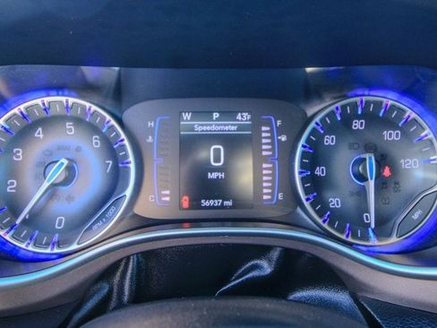 Used 2023 Chrysler Voyager LX image 22