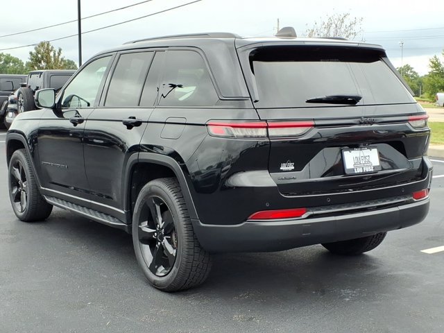 Used 2023 Jeep Grand Cherokee Altitude AWD/4WD image 5
