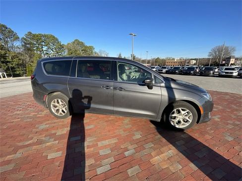 Used 2018 Chrysler Pacifica Touring Plus image 20