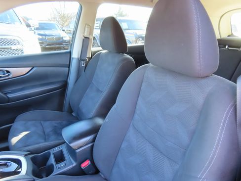 Used 2015 Nissan Rogue SV w/ SV Premium Package image 29