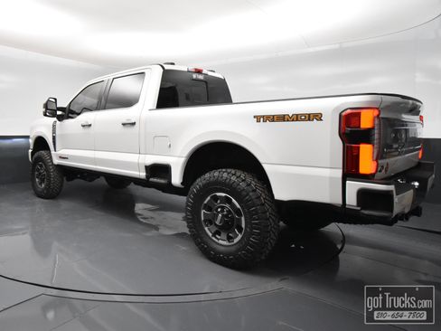 Used 2024 Ford F250 Platinum w/ Tremor Off-Road Package image 5