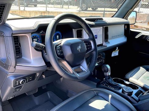 Certified 2025 Ford Bronco Outer Banks AWD/4WD image 18