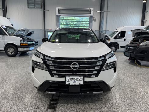 Used 2025 Nissan Rogue Platinum w/ Tech Package AWD/4WD image 2