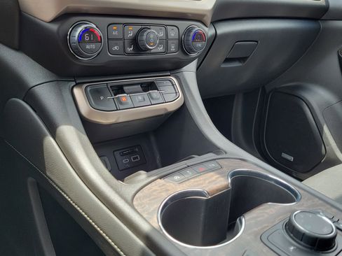 Used 2023 GMC Acadia Denali AWD/4WD image 28