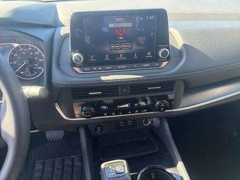 Certified 2025 Nissan Rogue SV image 32