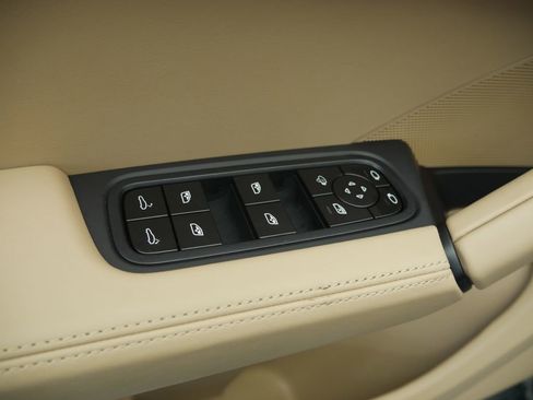New 2026 Porsche Cayenne Coupe AWD/4WD image 19