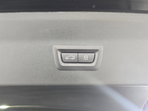 Certified 2025 BMW X4 xDrive30i image 16