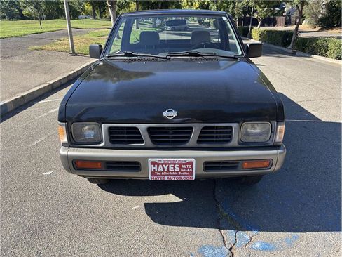 Used 1995 Nissan Pickup 2WD Regular Cab image 2