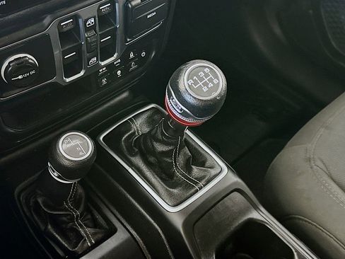 Used 2019 Jeep Wrangler Unlimited Sahara AWD/4WD image 16