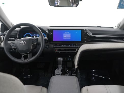 Used 2025 Toyota Camry XLE image 13