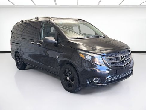 Used 2018 Mercedes-Benz Metris Passenger image 3