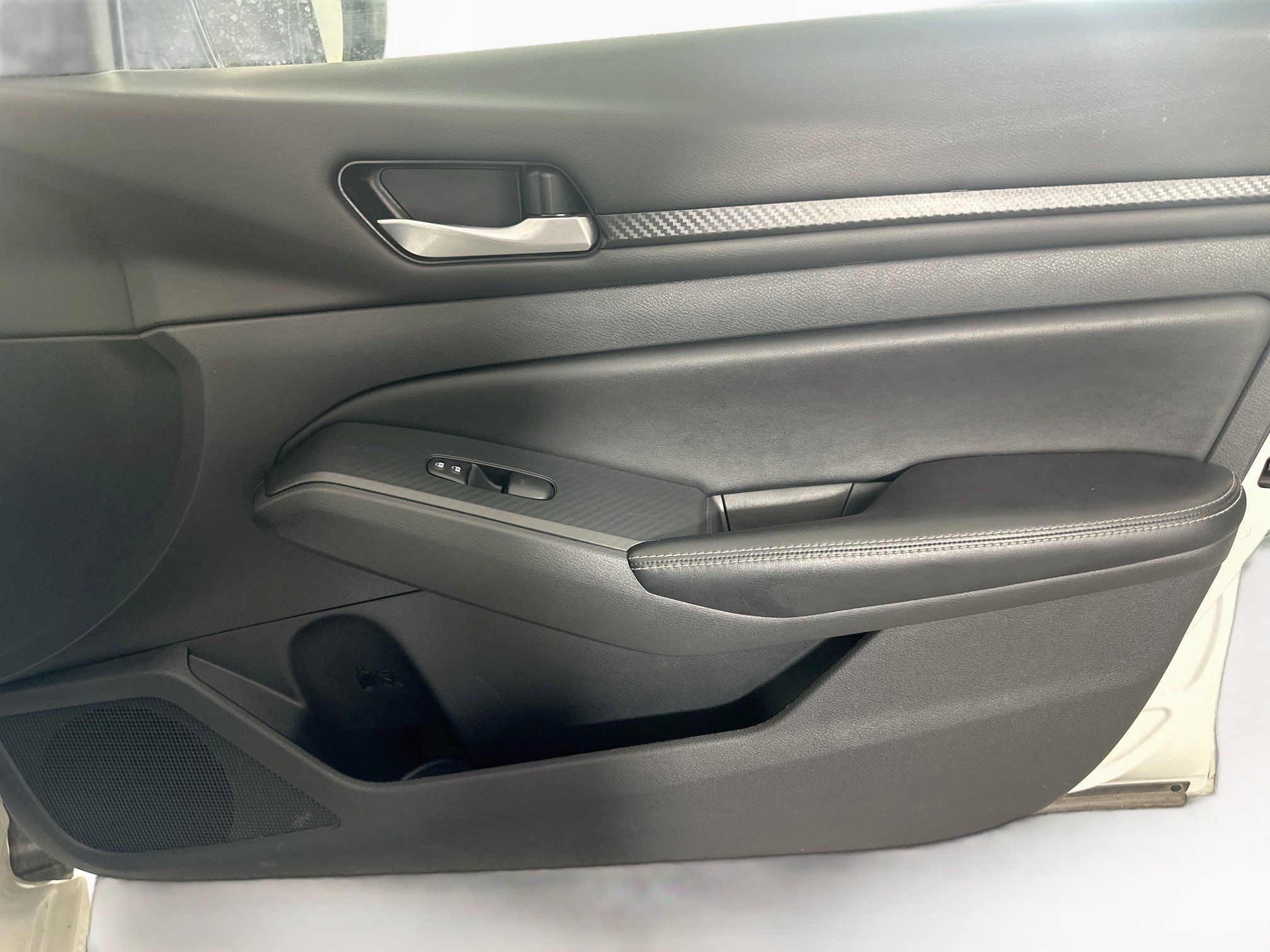 Used 2025 Nissan Altima 2.5 SV FWD image 30