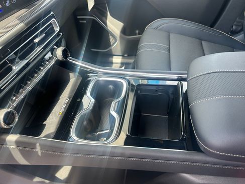 New 2026 Chevrolet Traverse High Country w/ LPO, Floor Liner Package AWD/4WD image 23