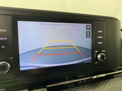 Certified 2022 Kia Carnival LX image 24