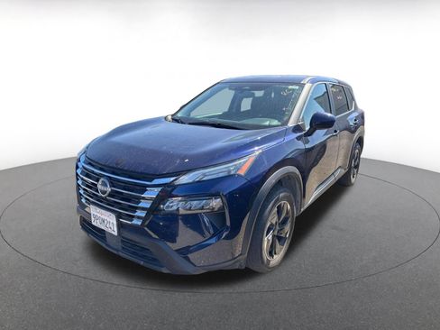 Used 2025 Nissan Rogue SV FWD image 2