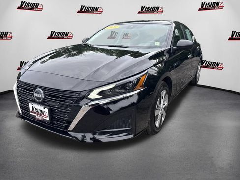 Used 2025 Nissan Altima 2.5 S FWD image 1