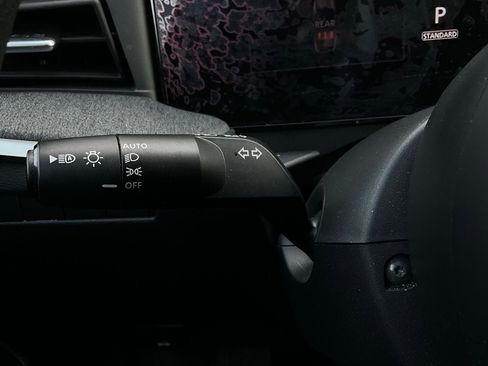 Used 2025 Nissan Kicks SV image 32