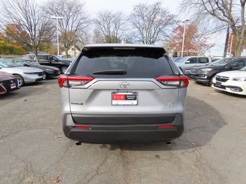 Used 2022 Toyota RAV4 LE image 5